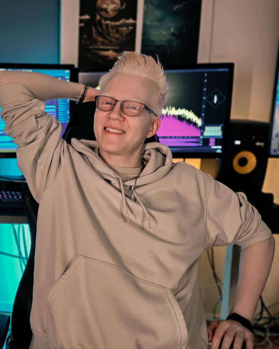 Ramón Liebsch im Studio vor seinem Produktions-Setup